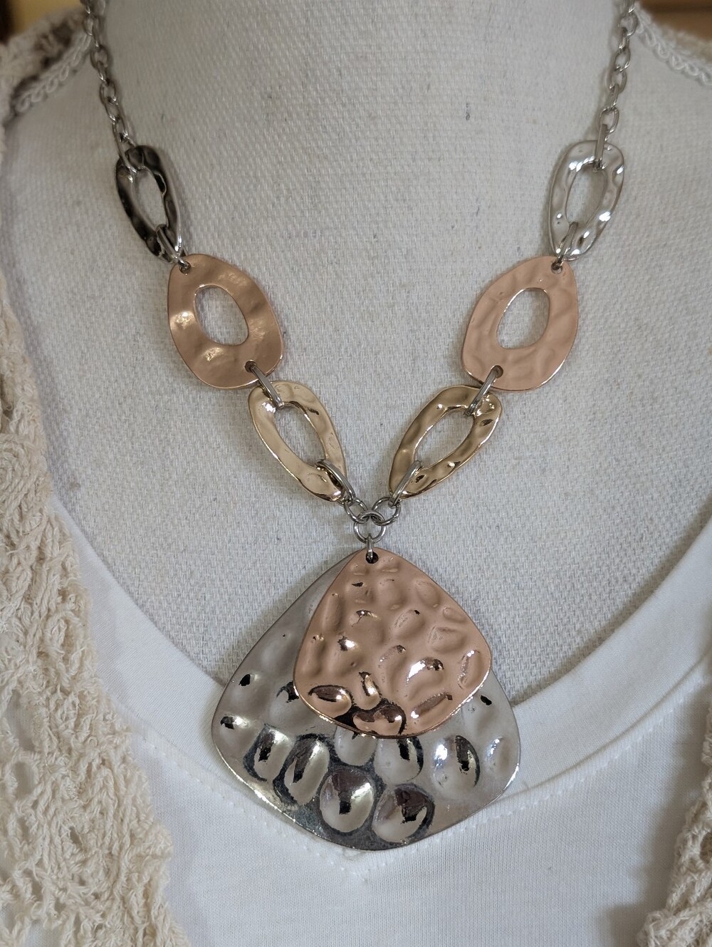 Bold Elements Tricolor Hammered Link Pendant Necklace NWT $24